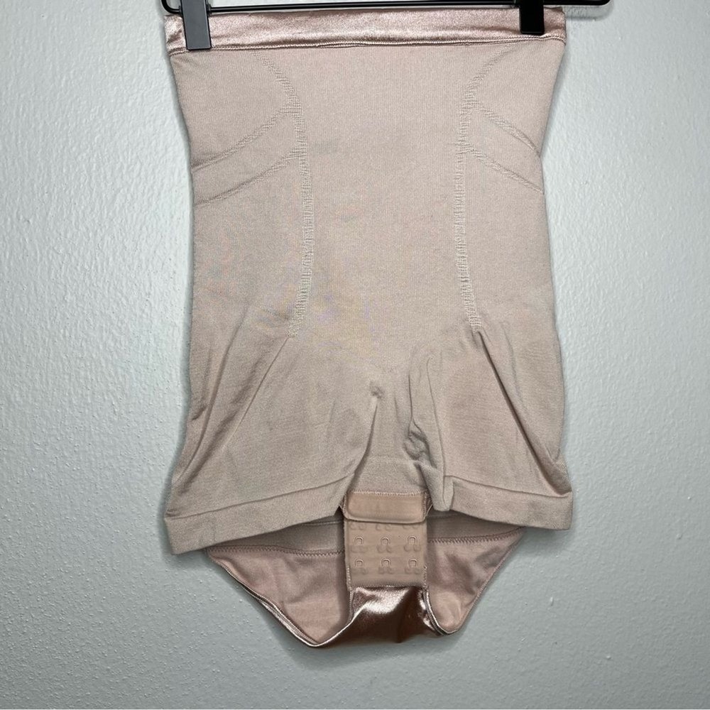 Spanx Women Shaper Small Shimmer‎ Shine Body Nude Snap Closure